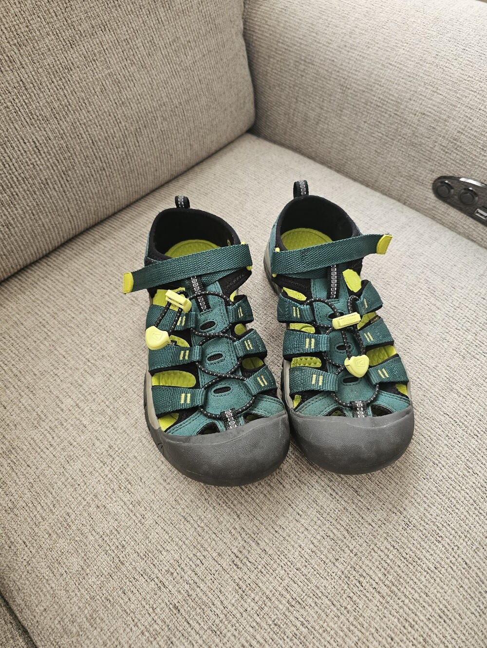 KEEN Kids' Newport H2 Closed Toe Water Sandals - Picture 5 of 7